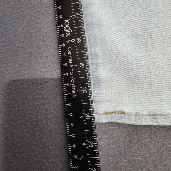 Levi's 311 Women 31 Mid Rise Shaping Skinny Capri Jeans Lightwash - Picture 9 of 12